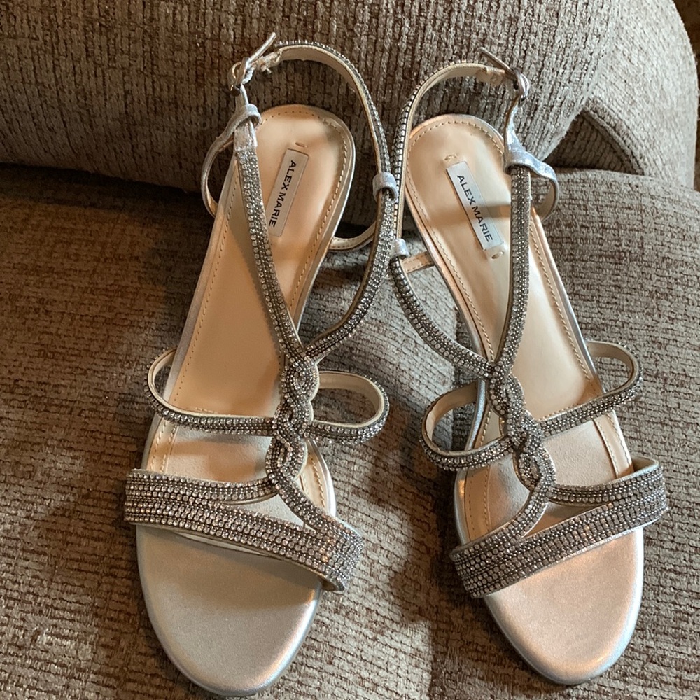 Alex Marie silver sparkle and crystal blingy strappy 2.5” heels sz8 good conditn